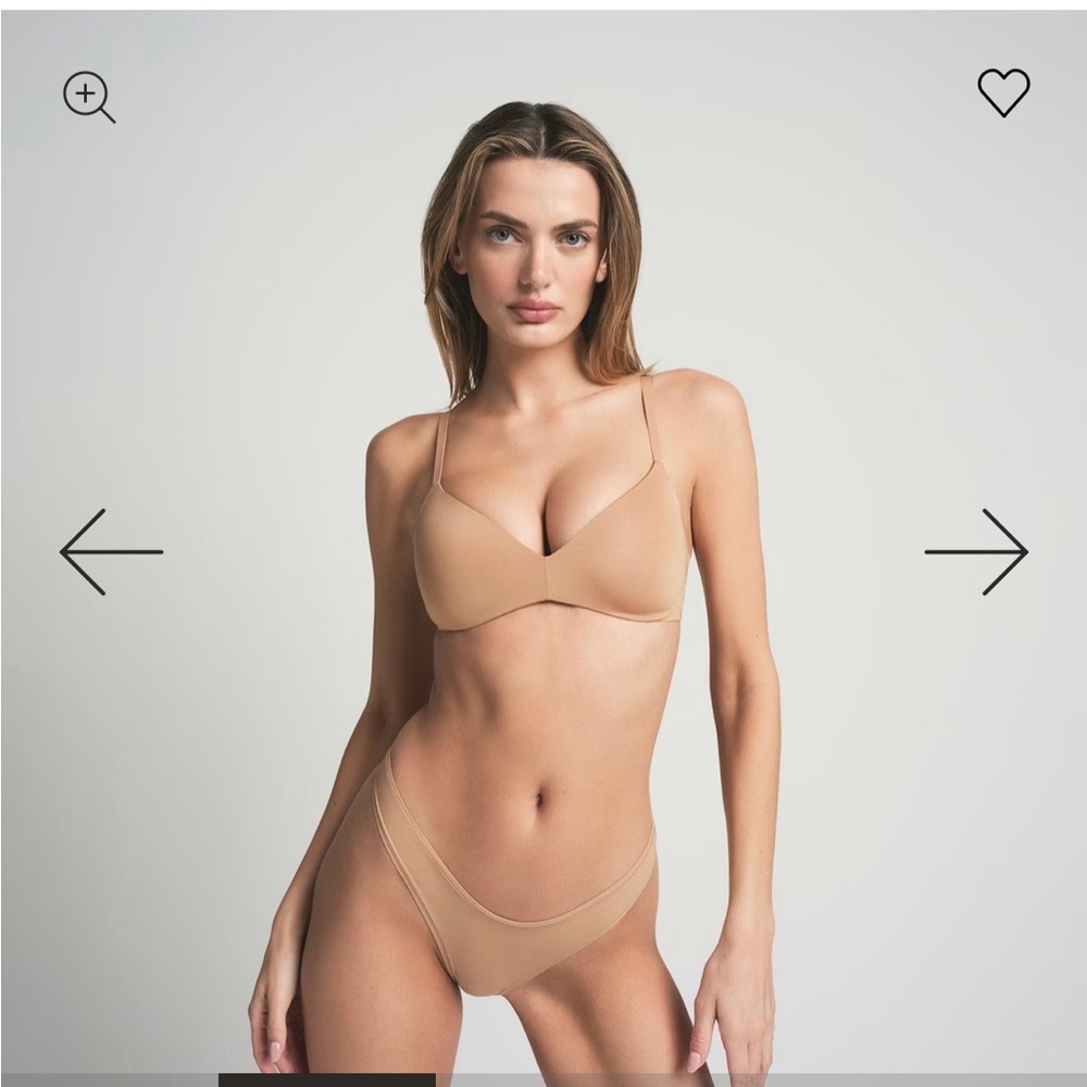 SKIMS wireless form push up plunge Bra - Beige